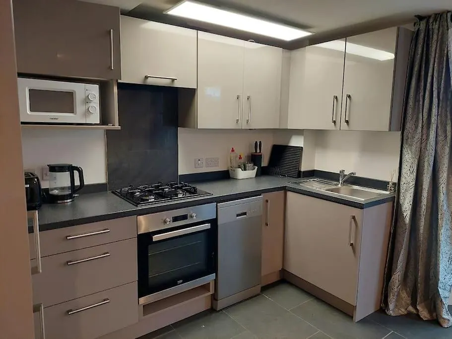 Flat 1 Cosy And Comfortable In Chester Apartment